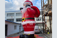 Décorations gonflables géantes de Noël de sac de cadeau de Santa Claus With A extérieures