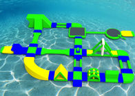 Parcs aquatiques gonflables faits sur commande du vert 35x21m flottant la bâche de PVC pour des enfants