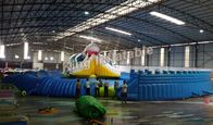 Costume gonflable géant de parc aquatique avec des jouets de glissière et de flotteur d'eau de requin blanc