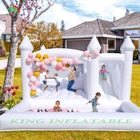 Des enfants sautant dans la glissière blanche gonflable mariage maison gonflable avec piscine à billes