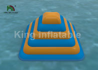 Gaint a adapté le parc aquatique aux besoins du client de flottement gonflable extérieur de PVC de 0.9mm avec la falaise