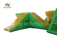 Tour gonflable adaptée aux besoins du client de plongée de 9 * 7,5 m avec le jouet de l'eau de glissière pour le parc aquatique