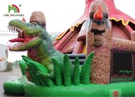 Le château sautant gonflable de dinosaure de couleur d'antiquité avec le toit de glissière a couvert le terrain de jeu