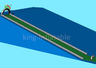 La glissière d'eau gonflable longue à voie unique verte de 15 m pour des adultes a adapté la taille aux besoins du client
