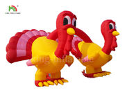La Turquie gonflable rouge et jaune arque la publicité de promotion de thanksgiving de Joyeux Noël