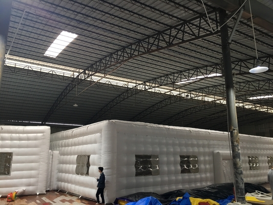 Tente gonflable en PVC blanc en extérieur pour les soirées, les mariages, les événements et les fêtes