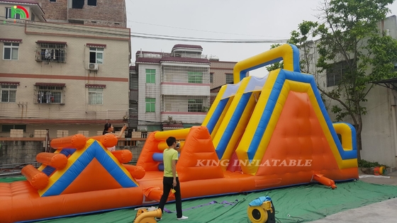 Jeux de carnaval gonflables sur mesure Course d'obstacles avec doubles voies d'escalade et de glissement