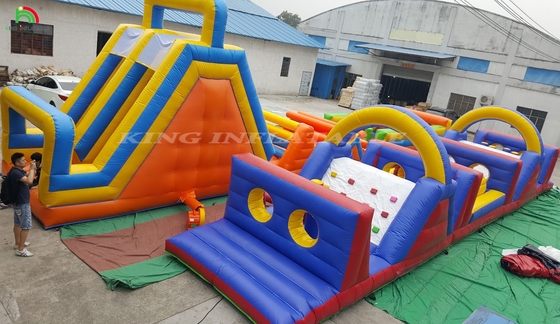 Cours d'obstacles gonflables extrêmes pour adultes Cours d'obstacles gonflables extrêmes pour adultes