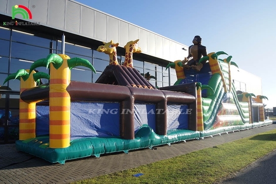 Grand parcours d'obstacles gonflable en plein air avec toboggan et clôture saut de rebond Jeu de sport avec trampoline et toboggan