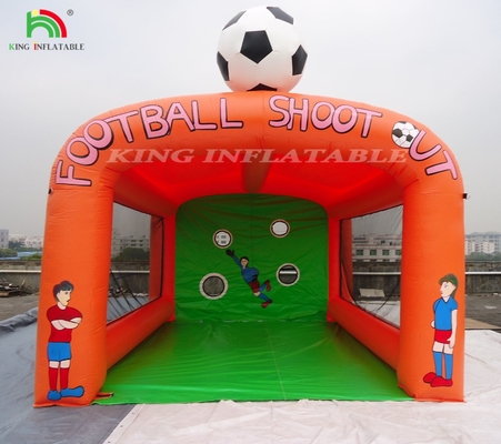 Carnaval, match de football gonflable, tir de football gonflable.