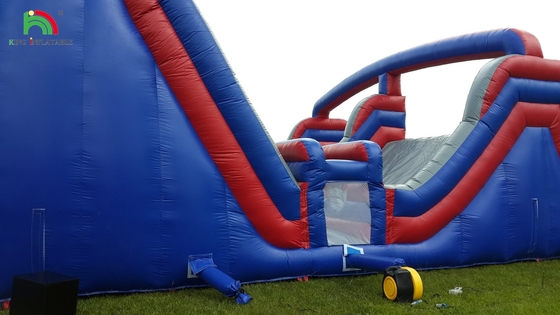 Parcours d'obstacles sur terre gonflable