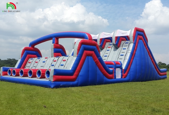 Parcours d'obstacles sur terre gonflable