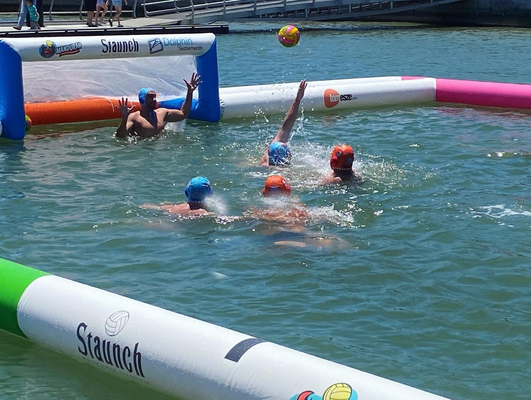Jeu de sports nautiques gonflables Jeu gonflables de waterpolo Jeu de soccer sur le terrain Cour d'arène Cour de soccer gonflables