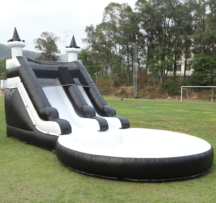 Glissière à eau gonflable Glissière à eau blanche et noire Glissière pour enfants avec piscine à éclaboussures plus grande