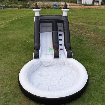 Glissière à eau gonflable Glissière à eau blanche et noire Glissière pour enfants avec piscine à éclaboussures plus grande