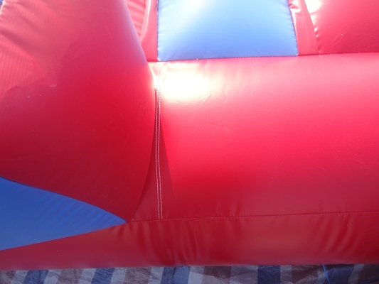 Arène de combat gonflable en PVC de haute qualité Cour de combat de gladiateurs pour enfants avec des bâtons Inclut des parcs de trampolines