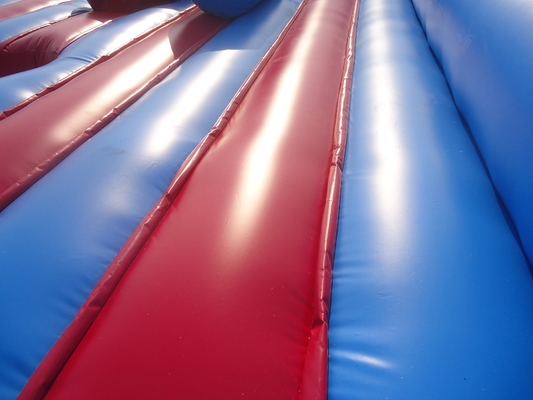 Arène de combat gonflable en PVC de haute qualité Cour de combat de gladiateurs pour enfants avec des bâtons Inclut des parcs de trampolines