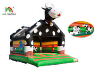 Château plein d'entrain gonflable adapté aux besoins du client de vaches noires à 6.6*5.0*5.7m avec l'impression d'EN71 Digital