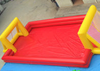 Jeux gonflables de sports de terrain de jeu extérieur rouge du football pour des enfants