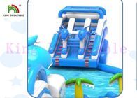 Parc aquatique portatble commercial ignifuge d'explosion de requin bleu avec la glissière et la piscine géante