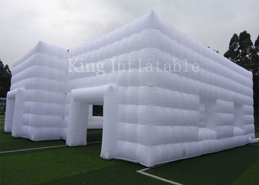 Tente gonflable d'événement de couleur de salon commercial blanc d'exposition avec la fenêtre