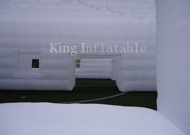 Tente gonflable d'événement de couleur de salon commercial blanc d'exposition avec la fenêtre