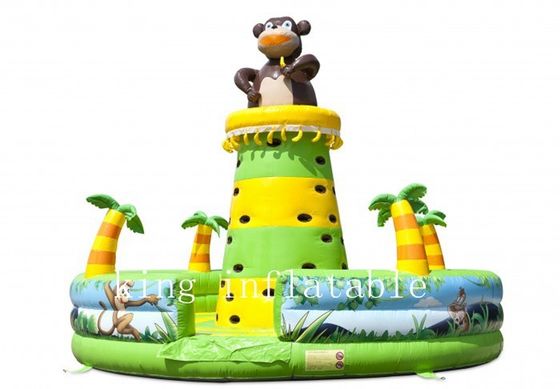 Mur s'élevant gonflable de tour de singe de thème de jungle avec des arbres