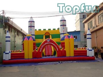Château sautant de centre de lancement de Rocket 10m x 10m adaptés aux besoins du client pour le parc d'attractions
