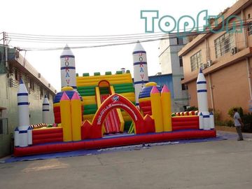 Château sautant de centre de lancement de Rocket 10m x 10m adaptés aux besoins du client pour le parc d'attractions