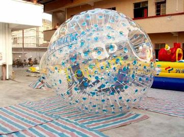 Boule gonflable colorée de 3 kilogrammes Zorbing des personnes 75 pour le CE drôle d'activités