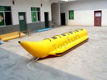Bateaux de pêche gonflables de mouche à banane jaune de Waterproff avec la bande de butoir de noir fort de protection de PVC