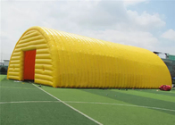 Le PVC commercial de tente d'événement de dôme gonflable moulu jaune a enduit le matériel de bâche