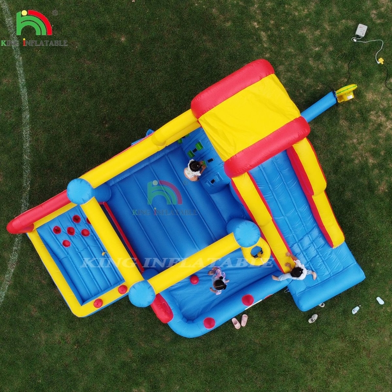 Cours d'obstacles gonflables Château de maison de rebond avec des toboggans Zone de rebond et obstacles Grimpe avec souffleur