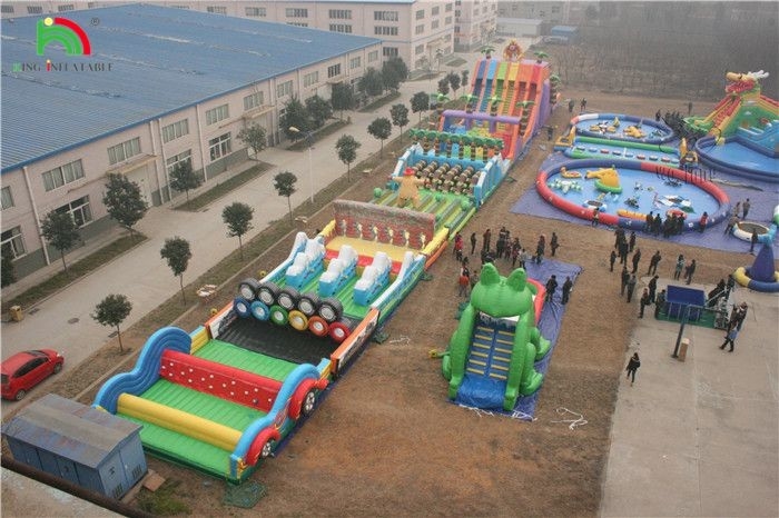 Jeux d'obstacles gonflables géants en PVC commercial pour adultes Jeux de course en plein air Équipement de parcours d'obstacles