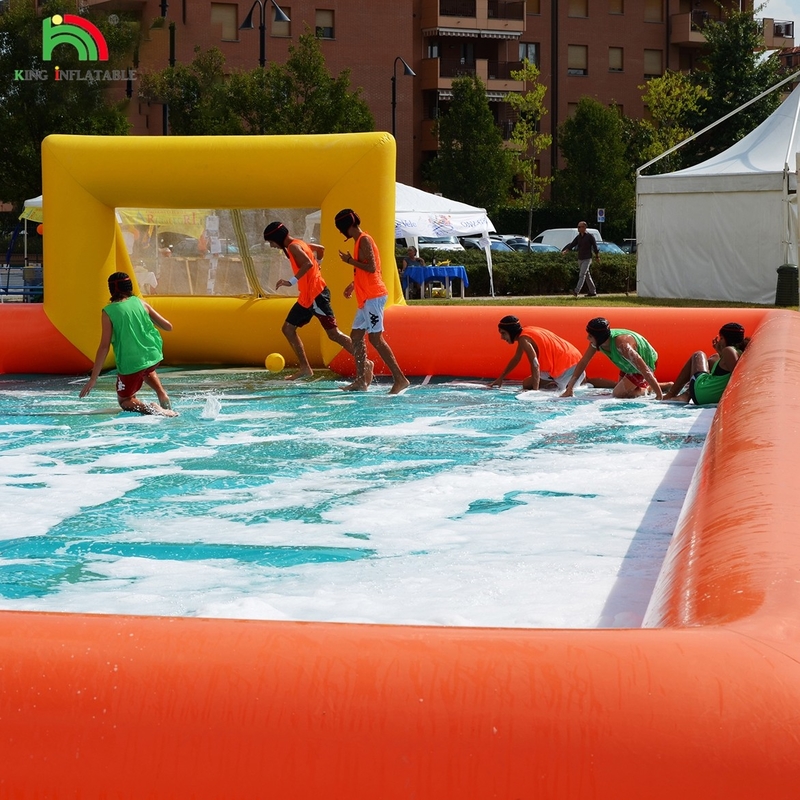 Fabrique personnalisée PVC terrain de football gonflable terrain de football gonflable pour le jeu de sport en plein air